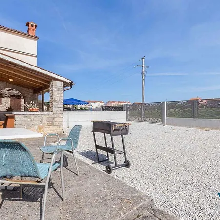 In Vrvari With One-bedroom 2 Porec